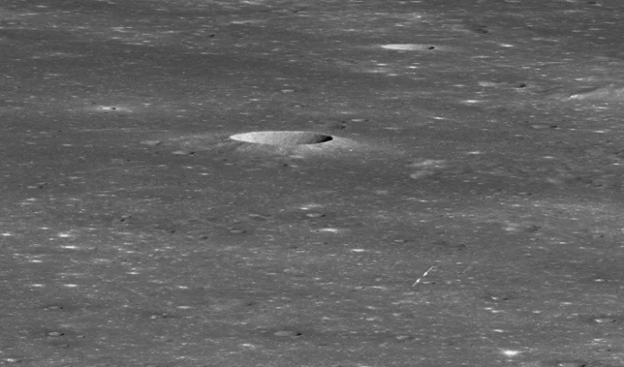 Δορυφόρος της NASA φωτογράφησε το κινεζικό σκάφος στην «σκοτεινή» πλευρά της Σελήνης (εικόνες)